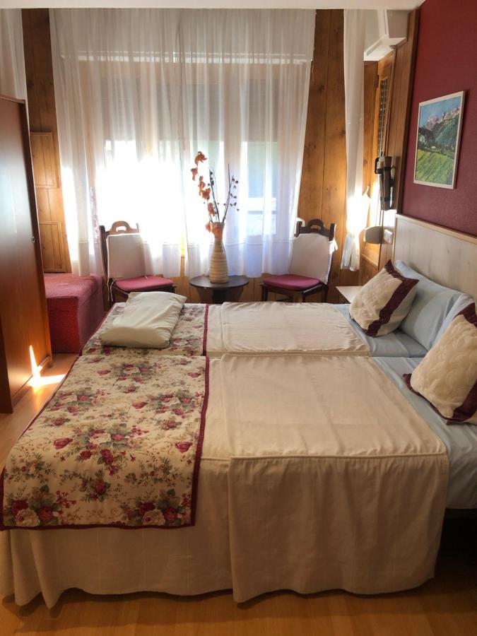 Hostal Escartin Sabiñánigo Exterior foto